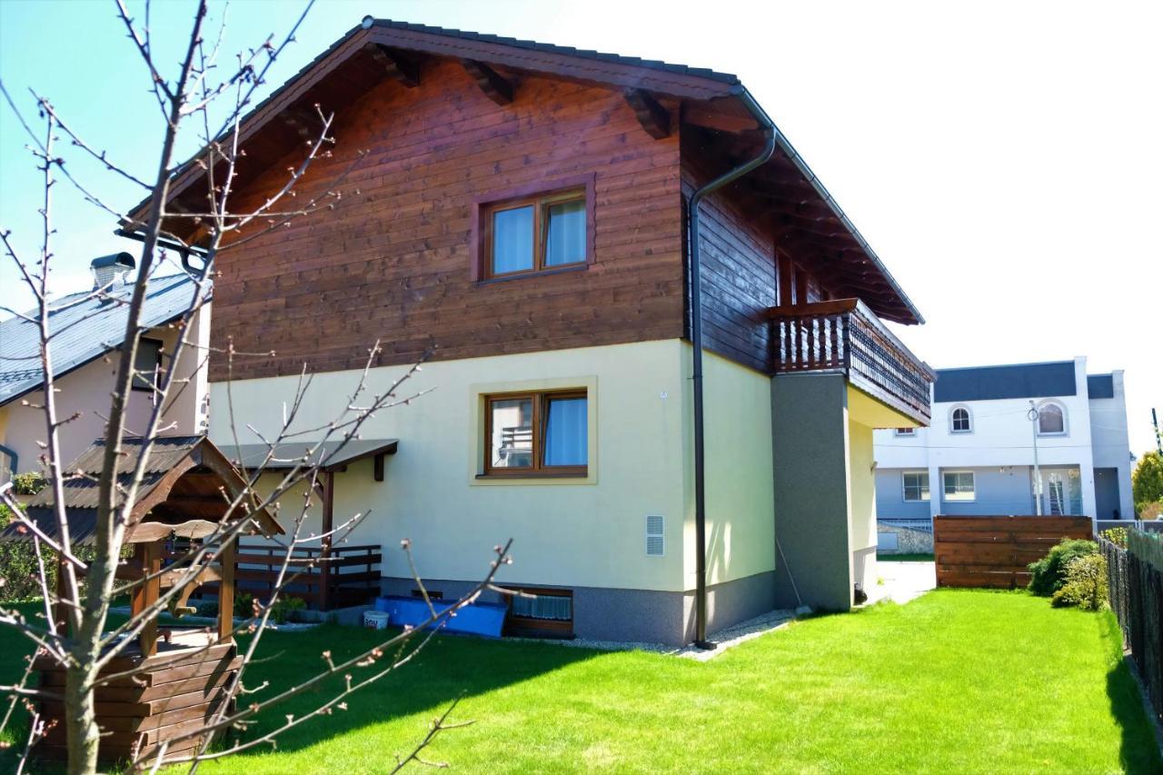 Guest House Fleurs Liptovský Mikuláš エクステリア 写真
